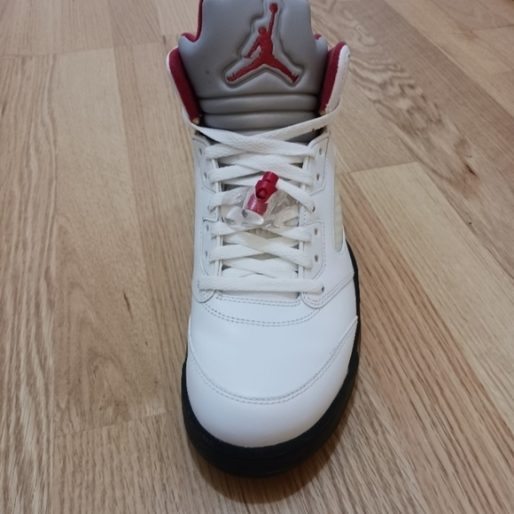 Jordan 5 Retro "Fire-Red" 2013 Basketball Shoes size 9 men/10.5 Women - Picture 11 of 13